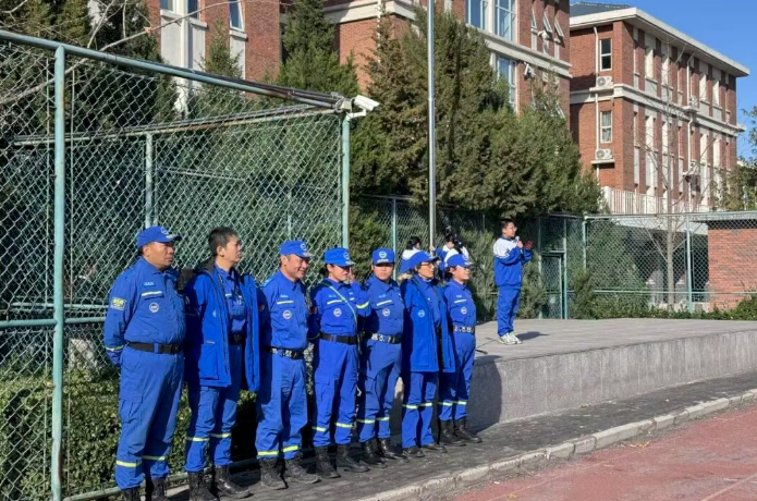 筑牢校园安全防线—— 北京十二中科丰校区开展沉浸式消防安全教育活动