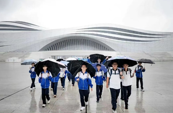 红耀少年逐雅韵  行游经典阅红楼 ——北京十二中初中部文化研学行记