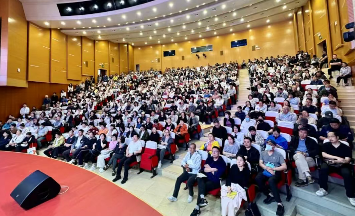 凝心聚力 务实笃行 双向奔赴 共护成长  ——北京十二中高二年级家长会圆满召开