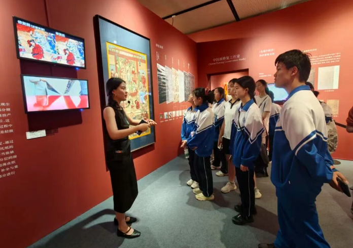 艺览名校毕业展 美育筑梦向未来 —— 北京市第十二中学金帆美术师生走进清华大学美术学院、中央美术学院观展活动