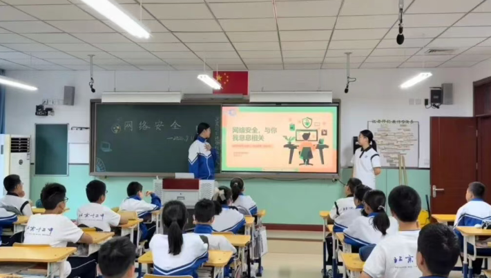 在自愈、安全、友善与协作中拔节成长 ——北京十二中初中部一至三年级德育早课纪实