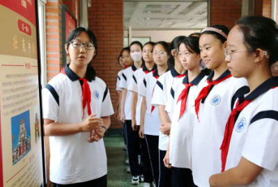 少年循史解中轴 千古文脉润校园 ——北京十二中本部初中举办“辉煌中轴 京脉华章”中华优秀传统文化主题展