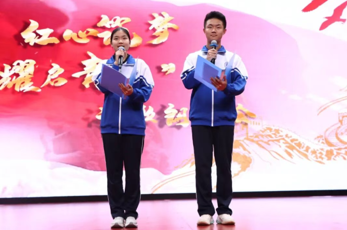 “红心筑梦 耀启青春” ——北京十二中高一年级举办诗歌朗诵展演活动